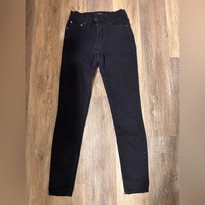 Aeropostale Black skinny jean.